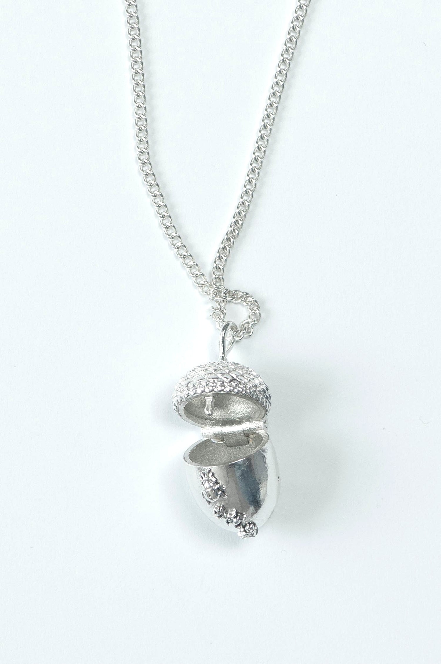 Akkern Locket