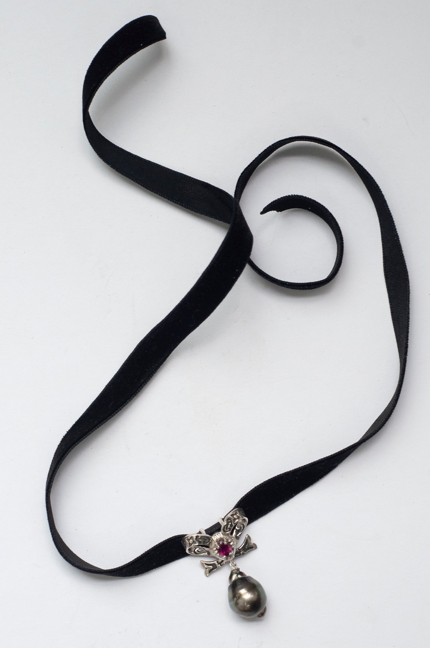 Perl Choker